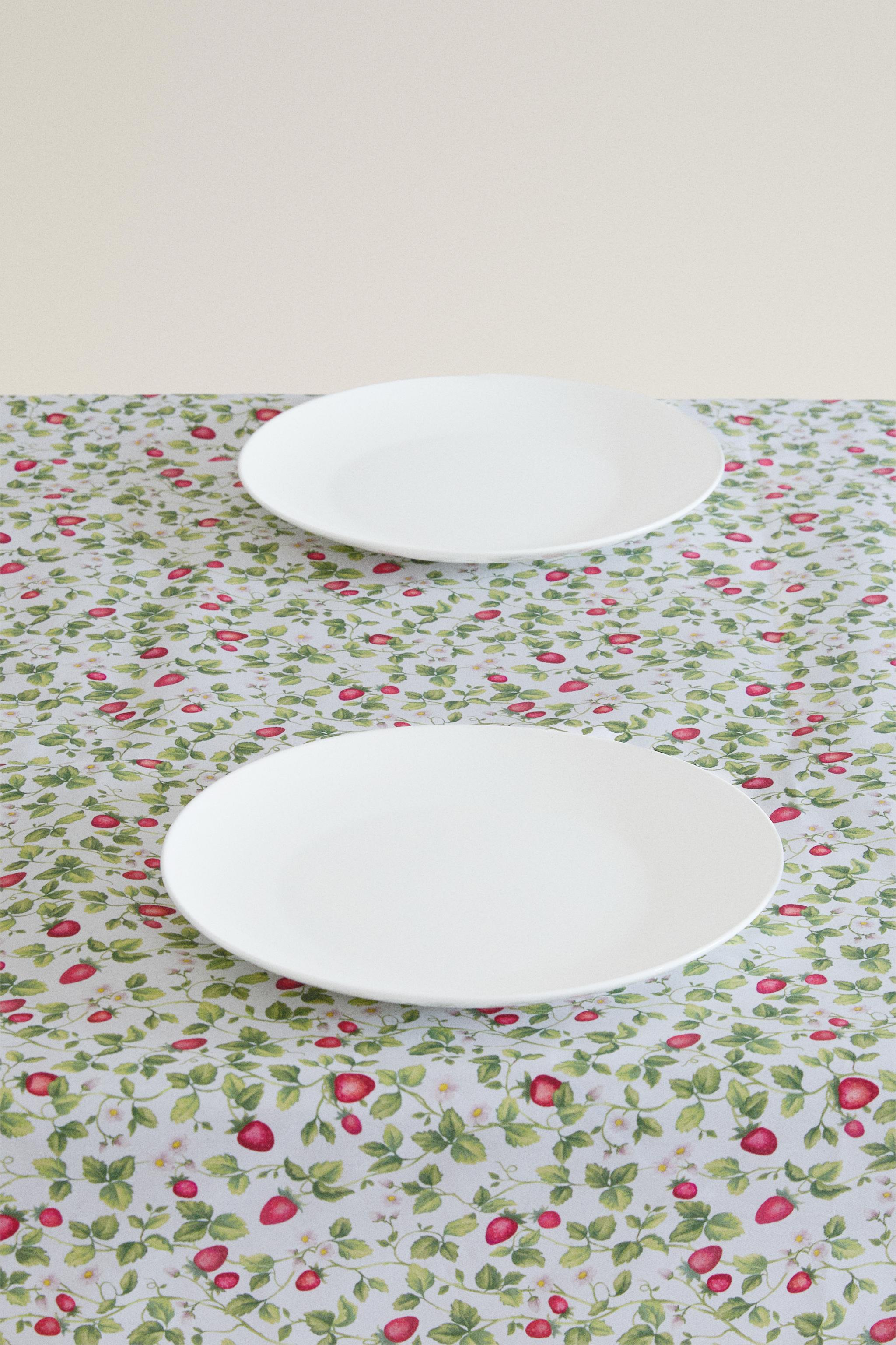 STRAWBERRY RESIN-COATED COTTON TABLECLOTH