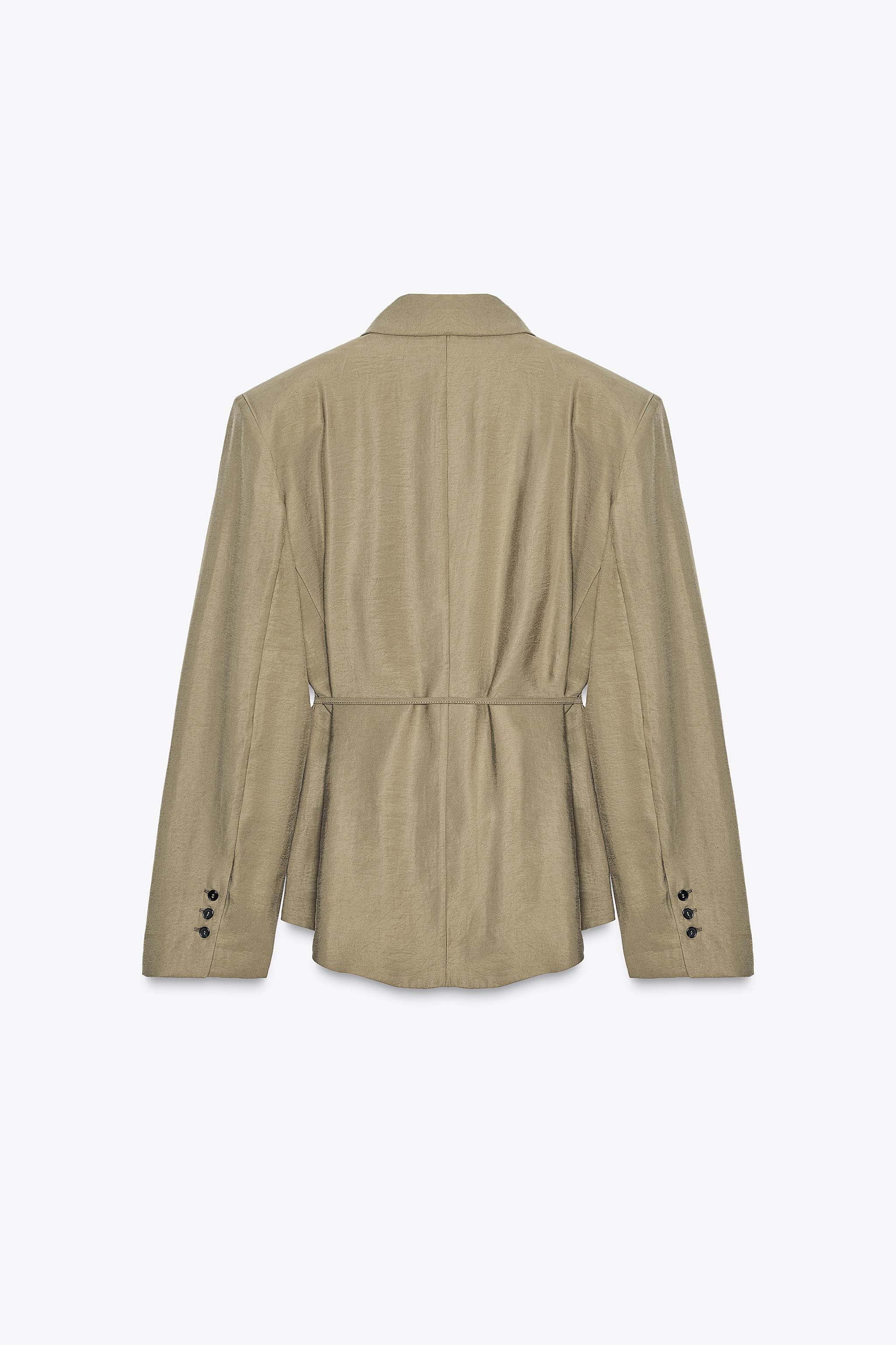 BLAZER WITH SHOULDER PADS AND THIN BELT
