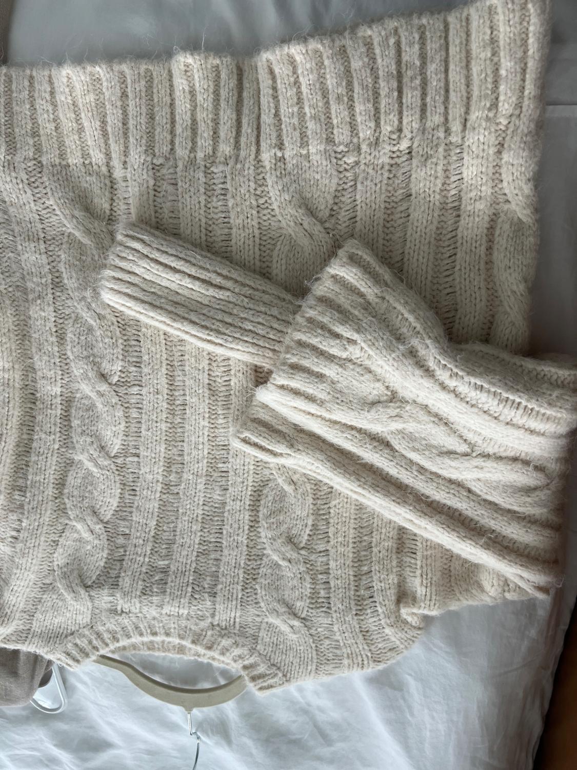 LAYERED SLEEVE CABLE KNIT SWEATER - Image 3