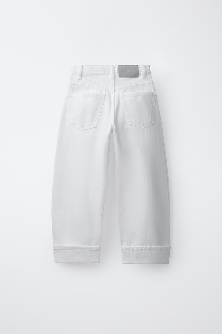 JEANS BARRIL CON BAJOS DOBLADOS 2