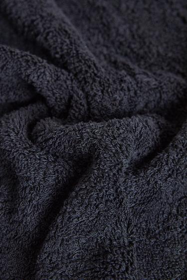PLAIN COTTON TERRY BATH TOWEL (500 GXM²) - Black by Zara