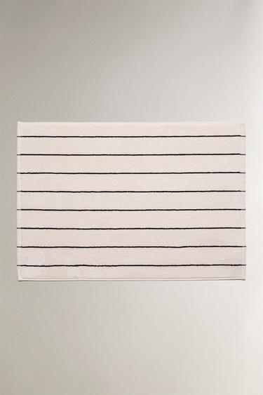 TAPIS DE BAIN RAYURES FINES - Ivoire de Zara