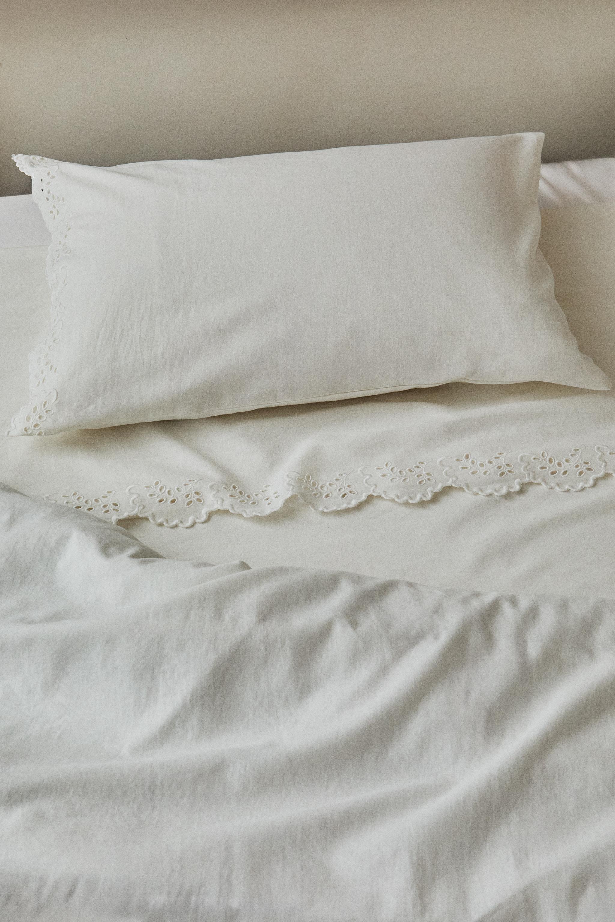 DRAP DE DESSUS BRODERIE FESTON