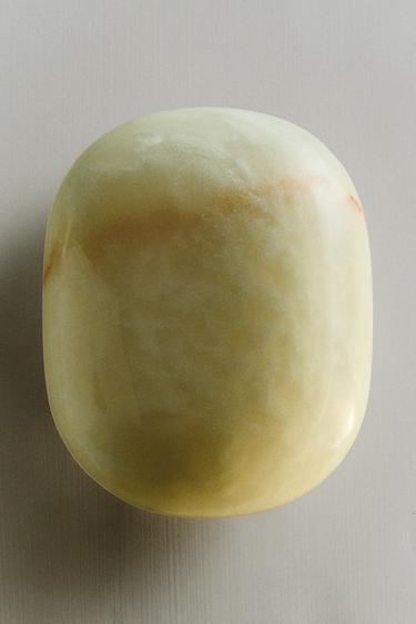 Zara OVALNA KUTIJA OD ONIKSA I COLIN KING – krema