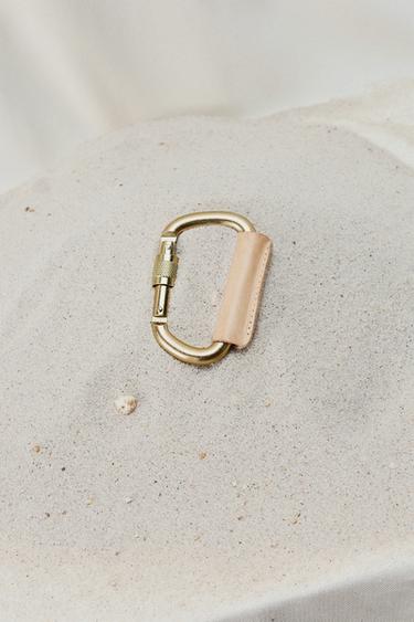 Zara AARON LEVINE X ZARA LEATHER DETAIL CARABINER - Golden