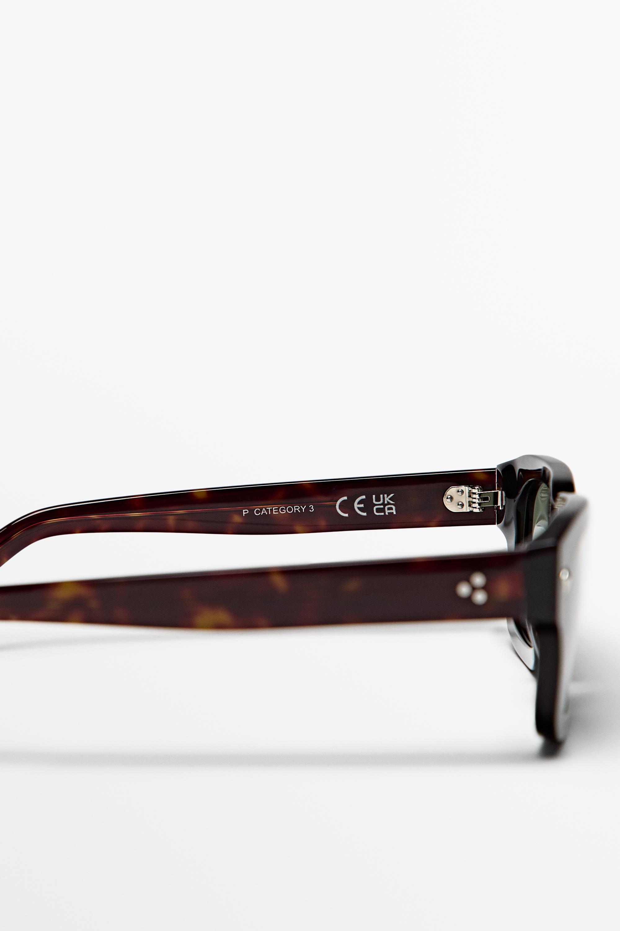 Rectangular sunglasses