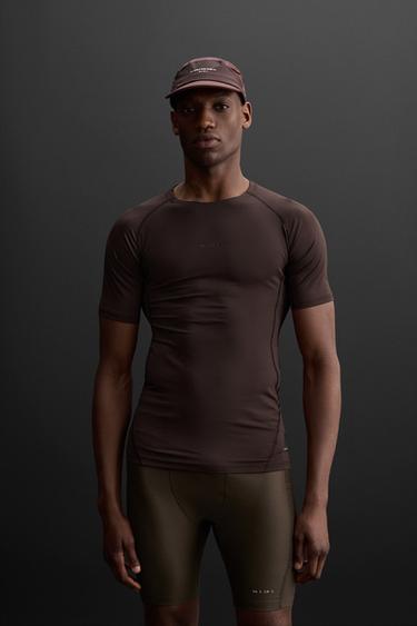 CAMISETA COMPRESIVA - Burgundy de Zara