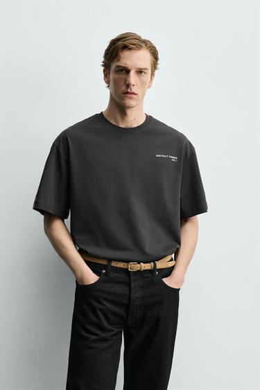 BOXY FIT T-SHIRT MED KONTRASTTEKST - mørk grå fra Zara