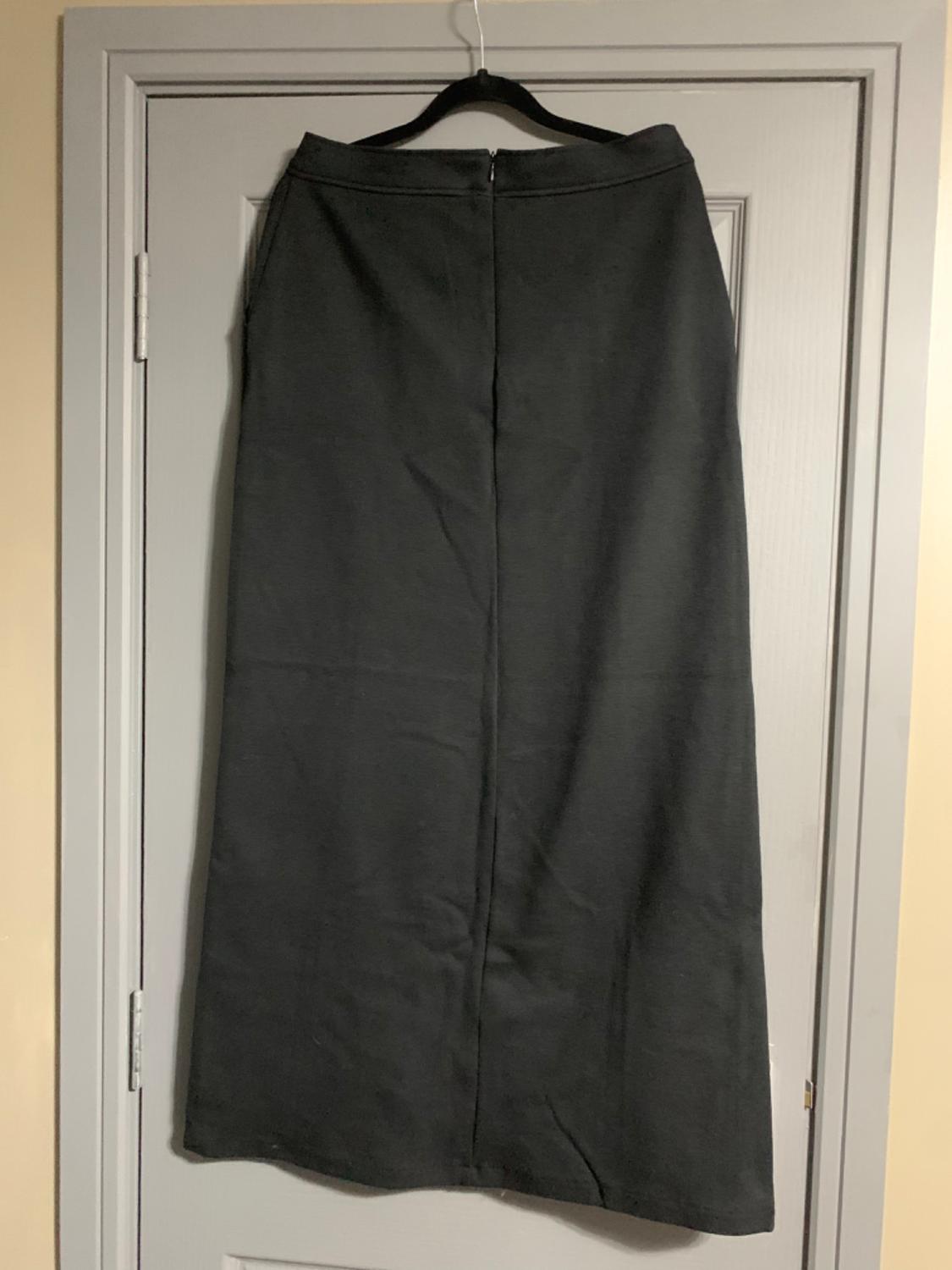 BLACK SKIRT - Image 3