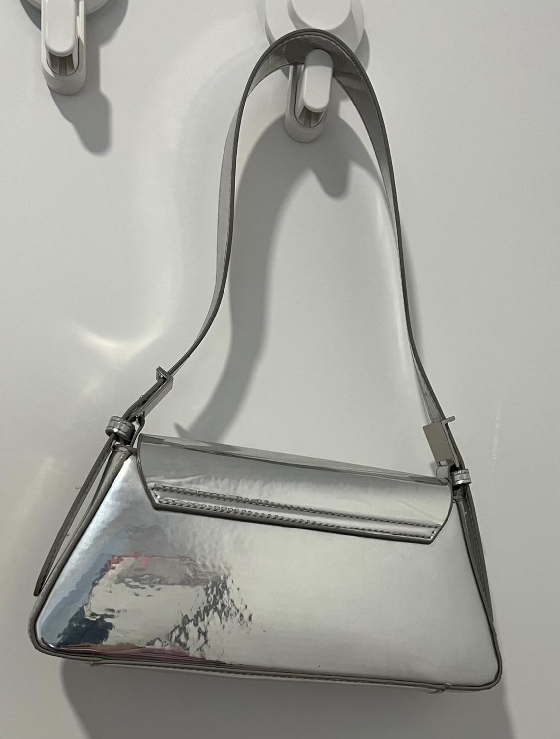 MINIMALIST SHOULDER BAG WITH FLAP - Image 2