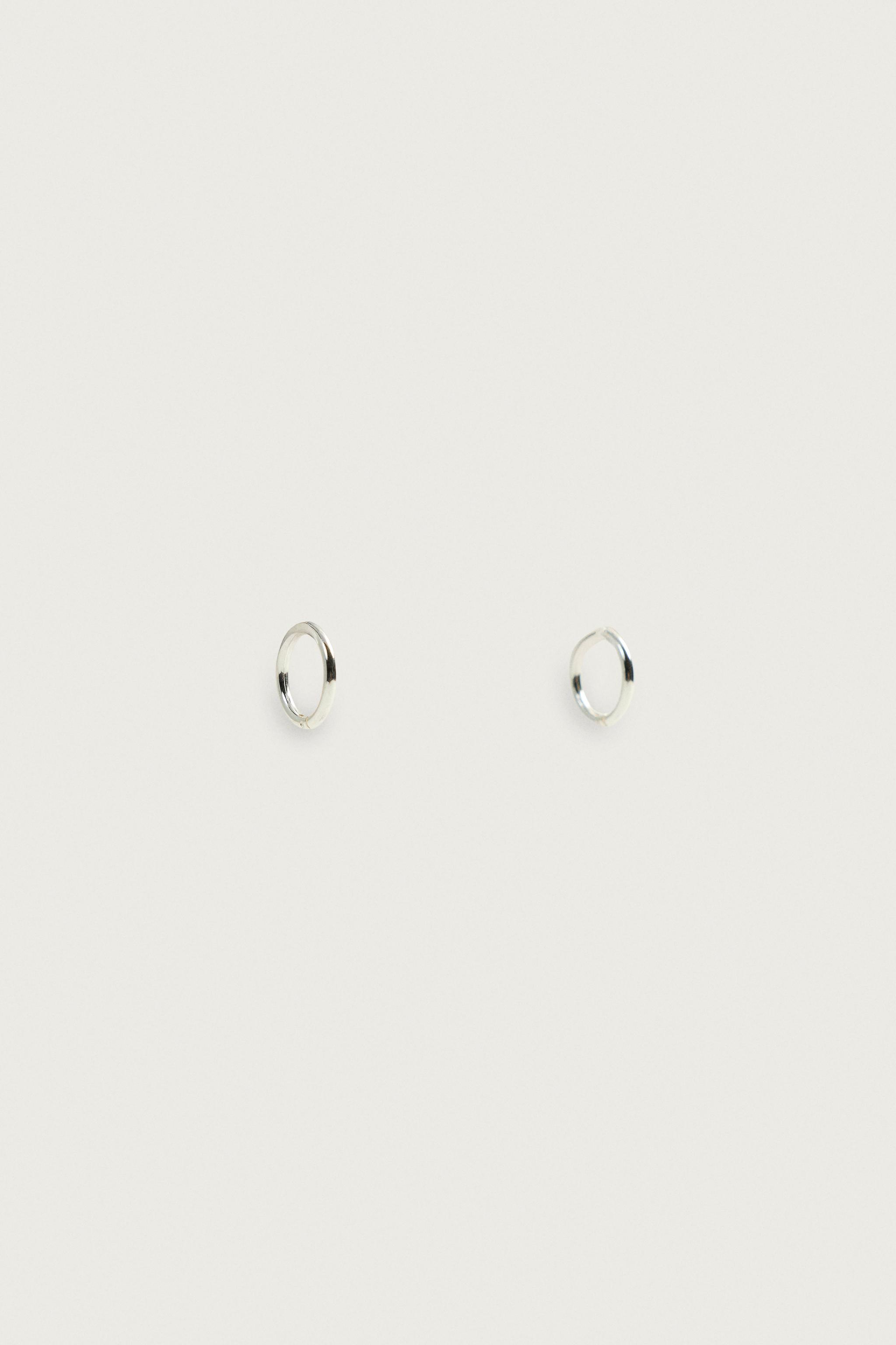 STAINLESS STEEL HOOP EARRINGS — Silver