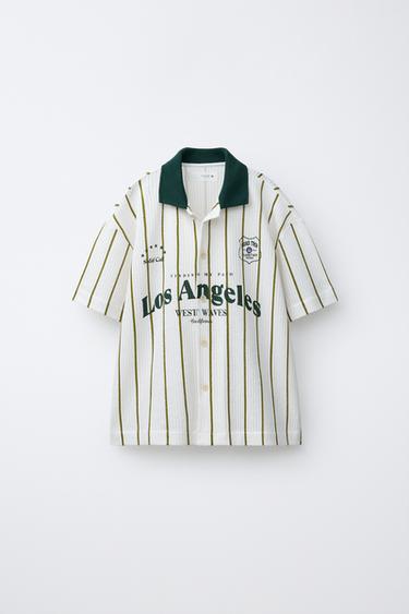 ТРИКОТАЖНАЯ РУБАШКА В ПОЛОСКУ С НАДПИСЬЮ — Зелёная полоса от Zara