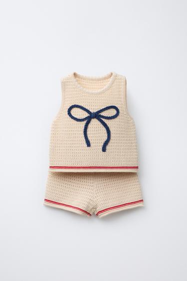 ENSEMBLE TOP ET BERMUDA EN MAILLE AVEC NŒUD -  de Zara