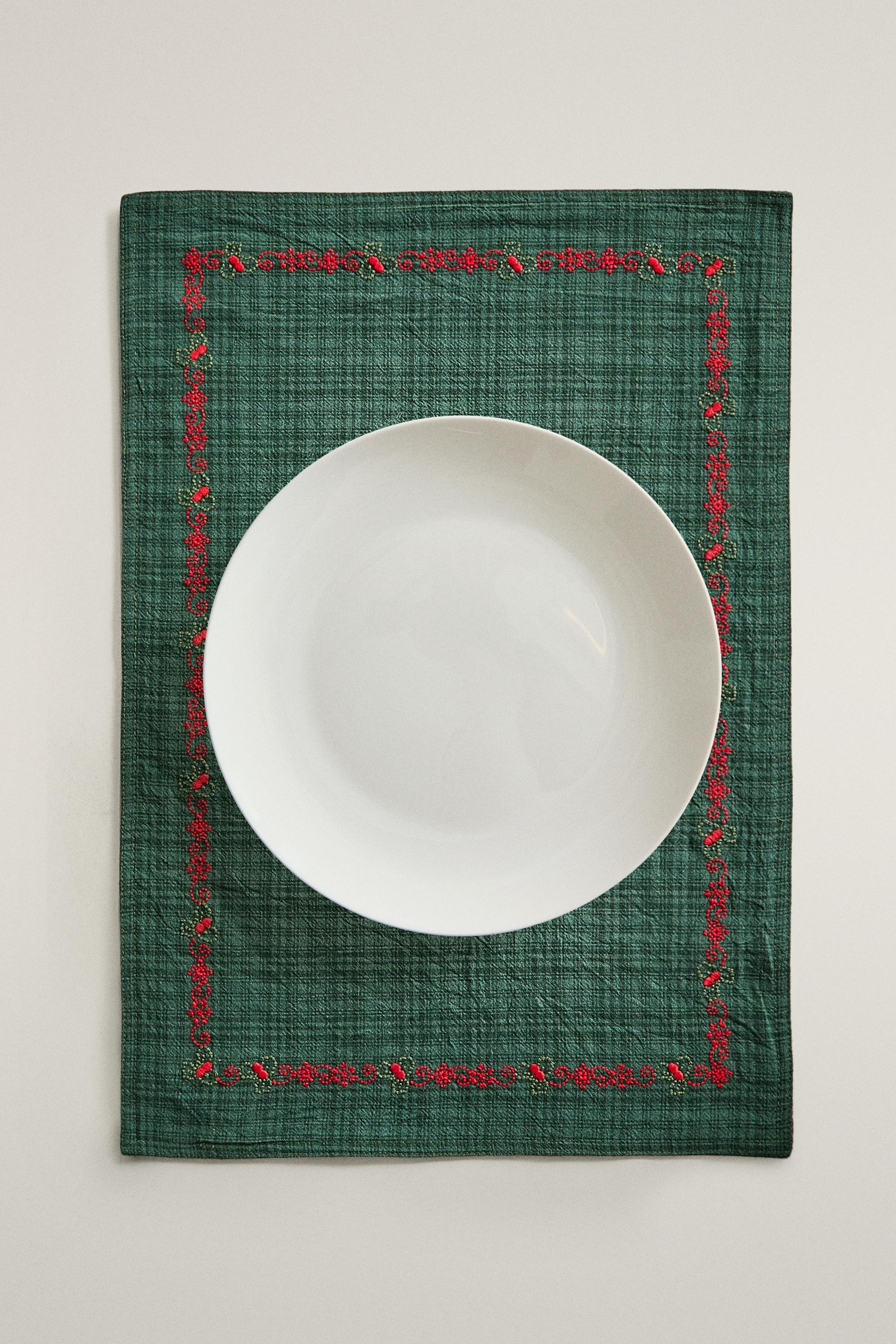 CHRISTMAS EMBROIDERED CHECK PLACEMAT