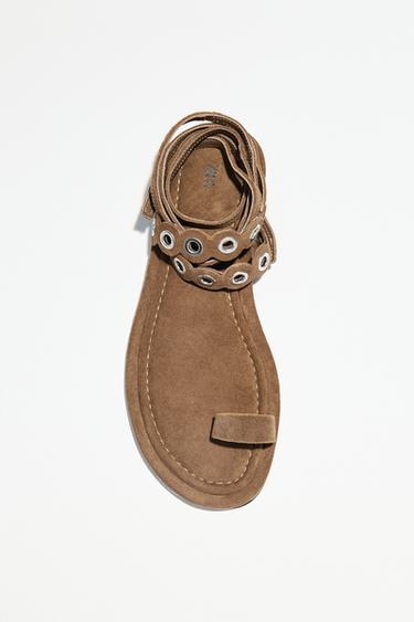 SANDALIA OJALES METÁLICOS PIEL - Marrón de Zara