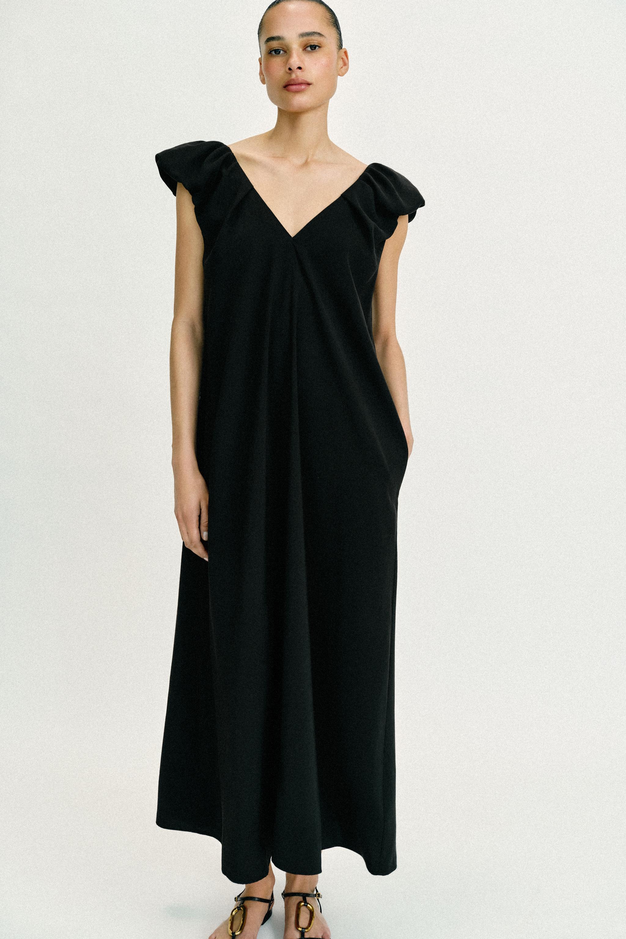 ROBE LONGUE À MANCHES BOUFFANTES