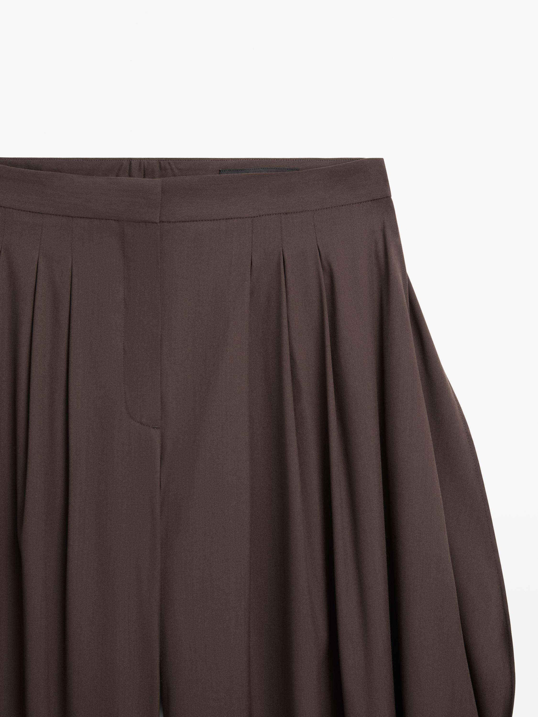 Wide-leg pleated trousers with side vents