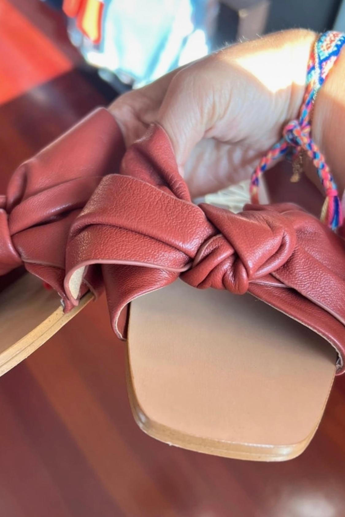 SANDALIAS EM PELE COMO NOVASUSADAS APENAS UMA VEZ. - Image 2