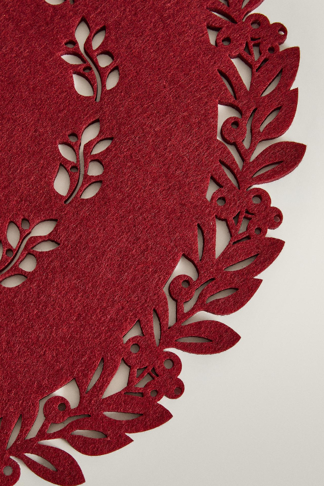 CHRISTMAS FELT PLACEMAT — Red