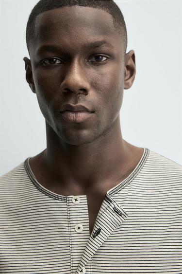 T-SHIRT À RAYURES COL TUNISIEN - Bleu / Blanc de Zara - Image 4