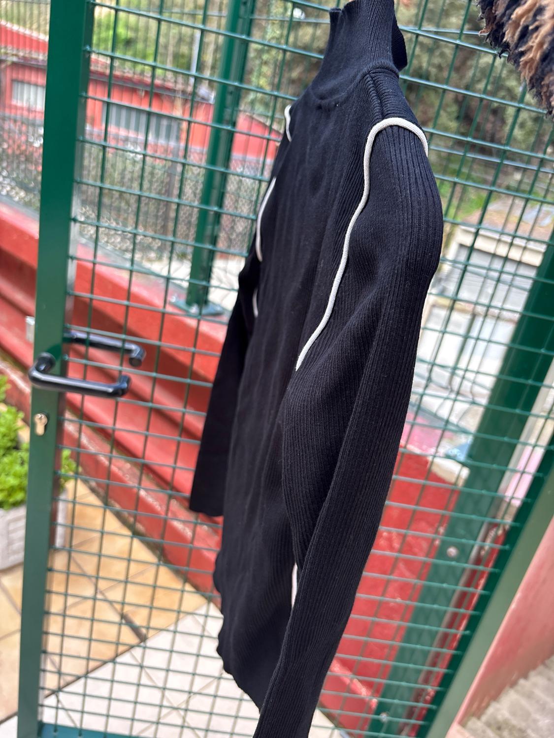 SWEATER WITH CONTRASTING PIPING - Image 2