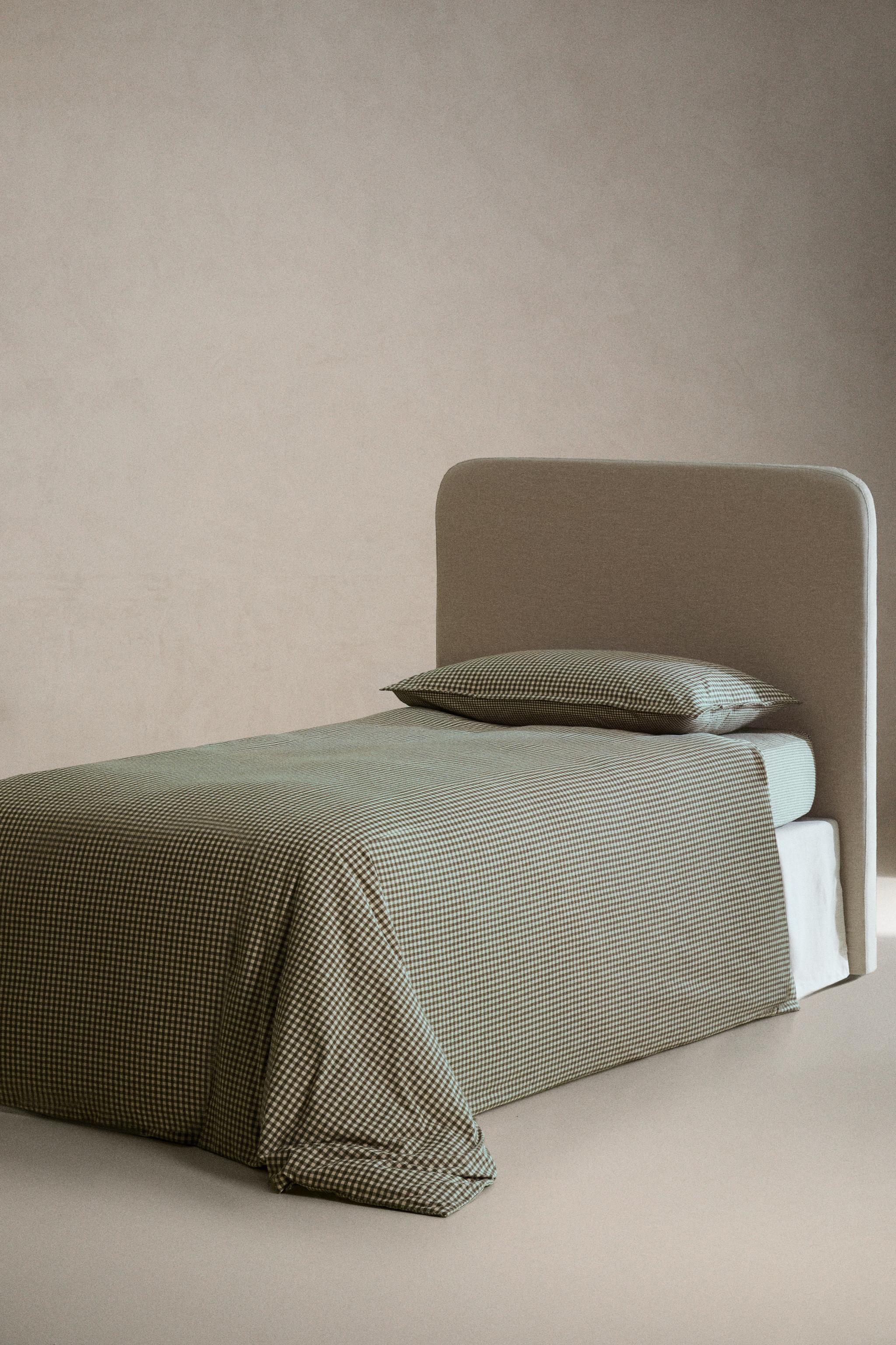 CHILDREN'S GINGHAM FLANNEL FITTED SHEET