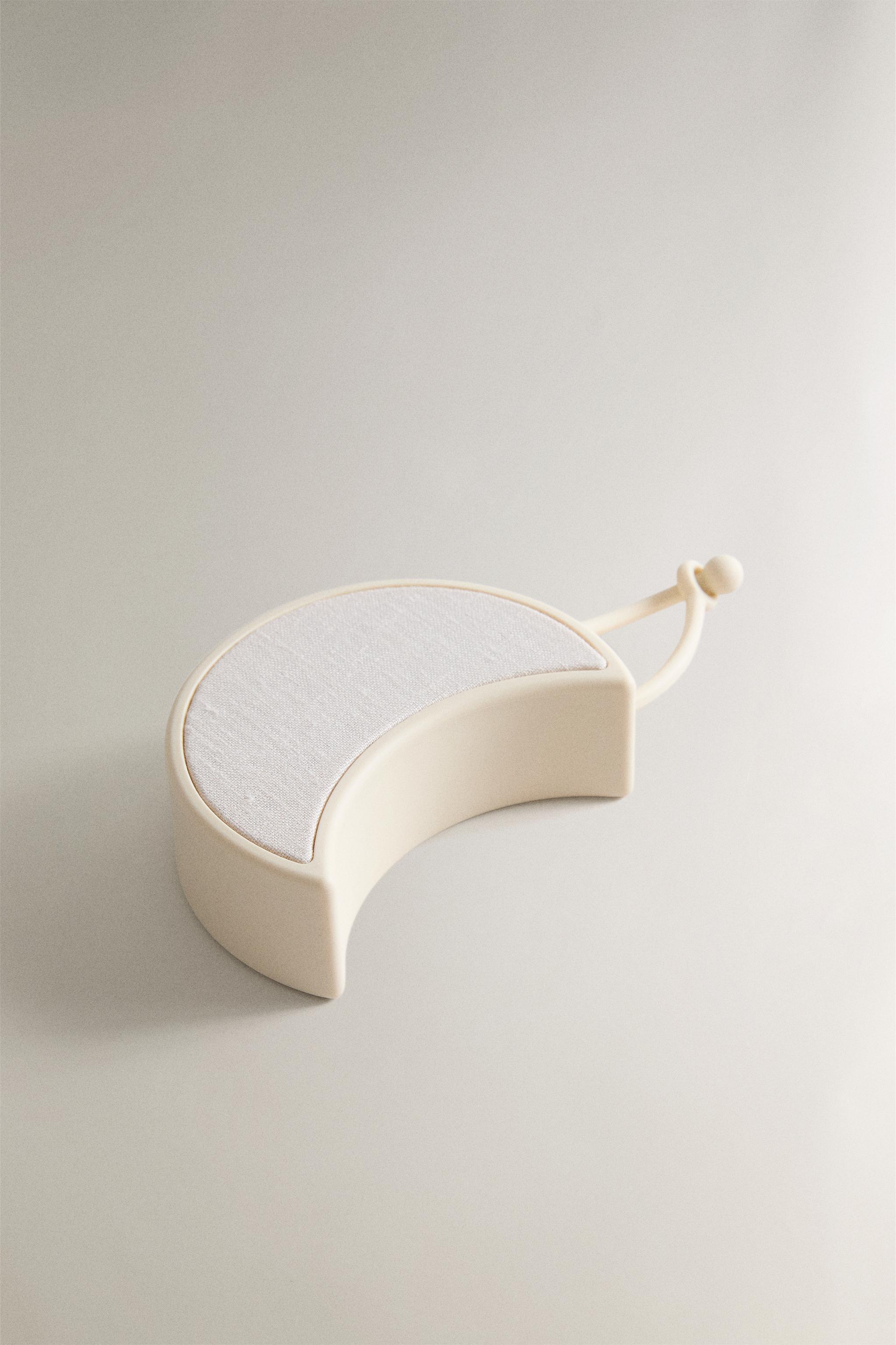 WHITE NOISE SPEAKER AND MOON NIGHT LIGHT — Cream