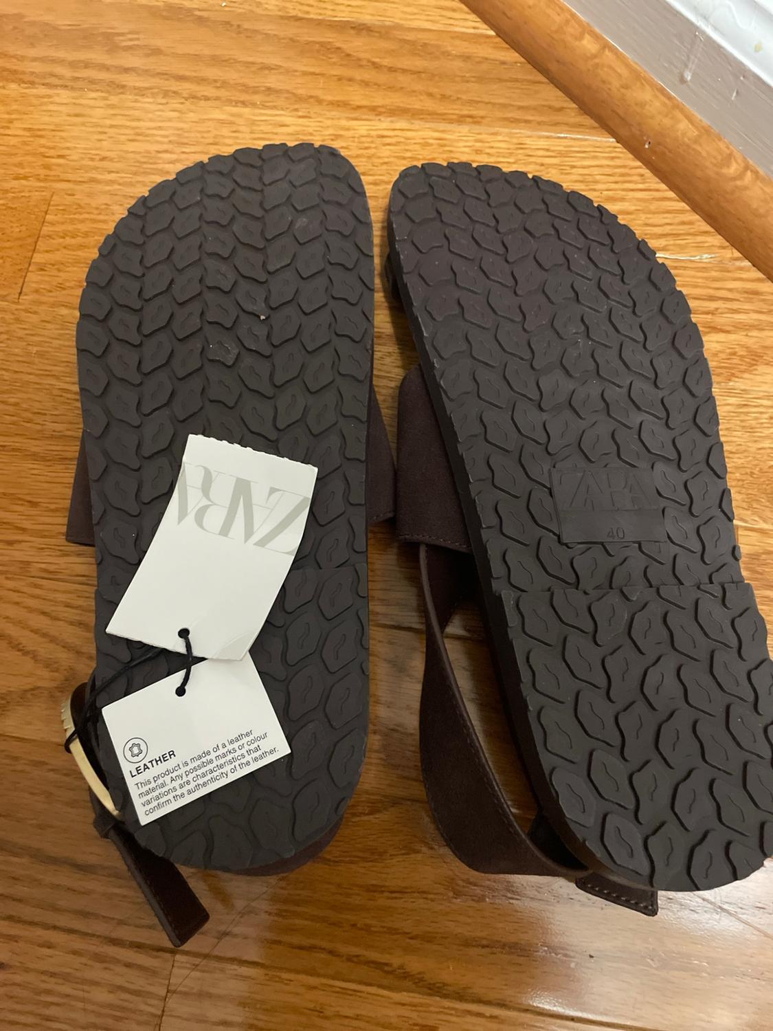 SUEDE TOE LOOP BUCKLE SANDALS - Image 5