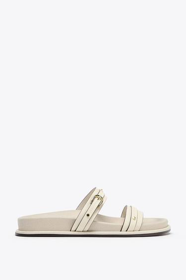 SANDALES PLATES À BOUCLES - Blanc écru de Zara