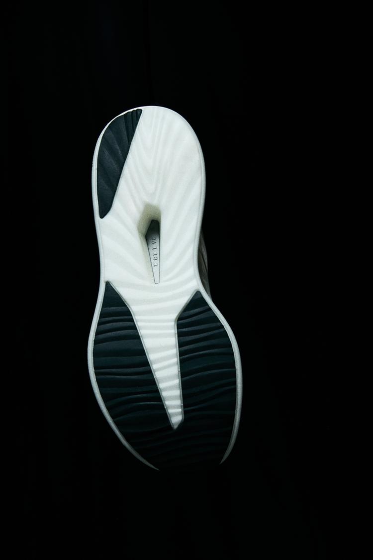 Zapatilla de correr brightfoam