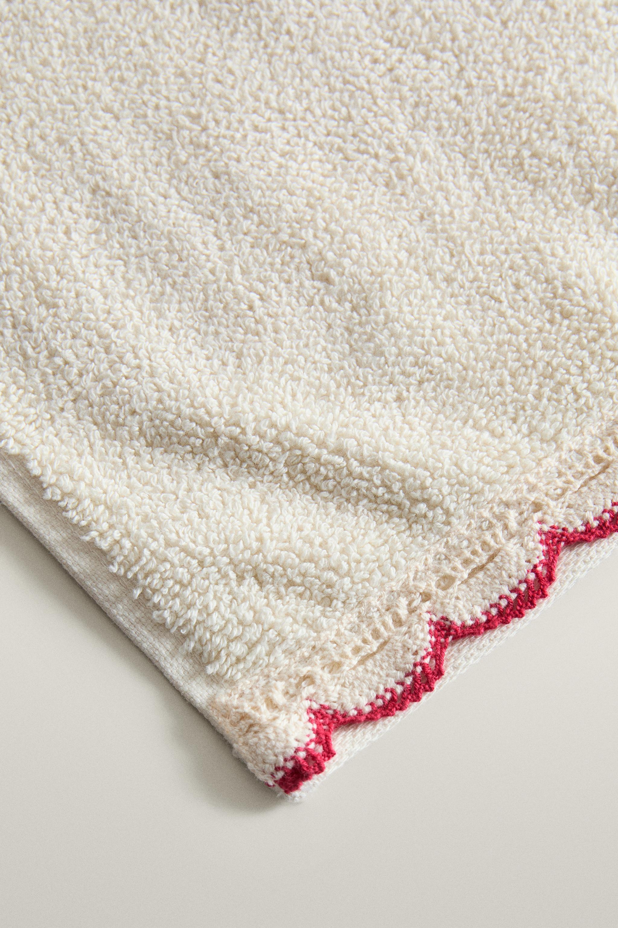 CONTRAST CROCHET BATH TOWEL
