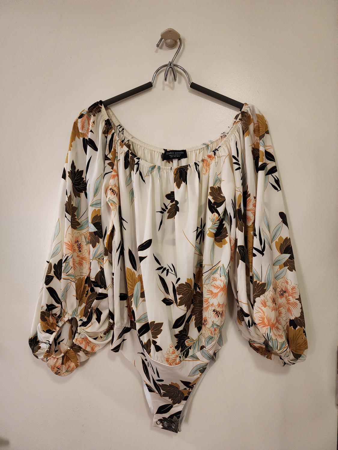 PRINTED SILKY FLORAL OFF SHOULDER BODYSUIT - Image 2