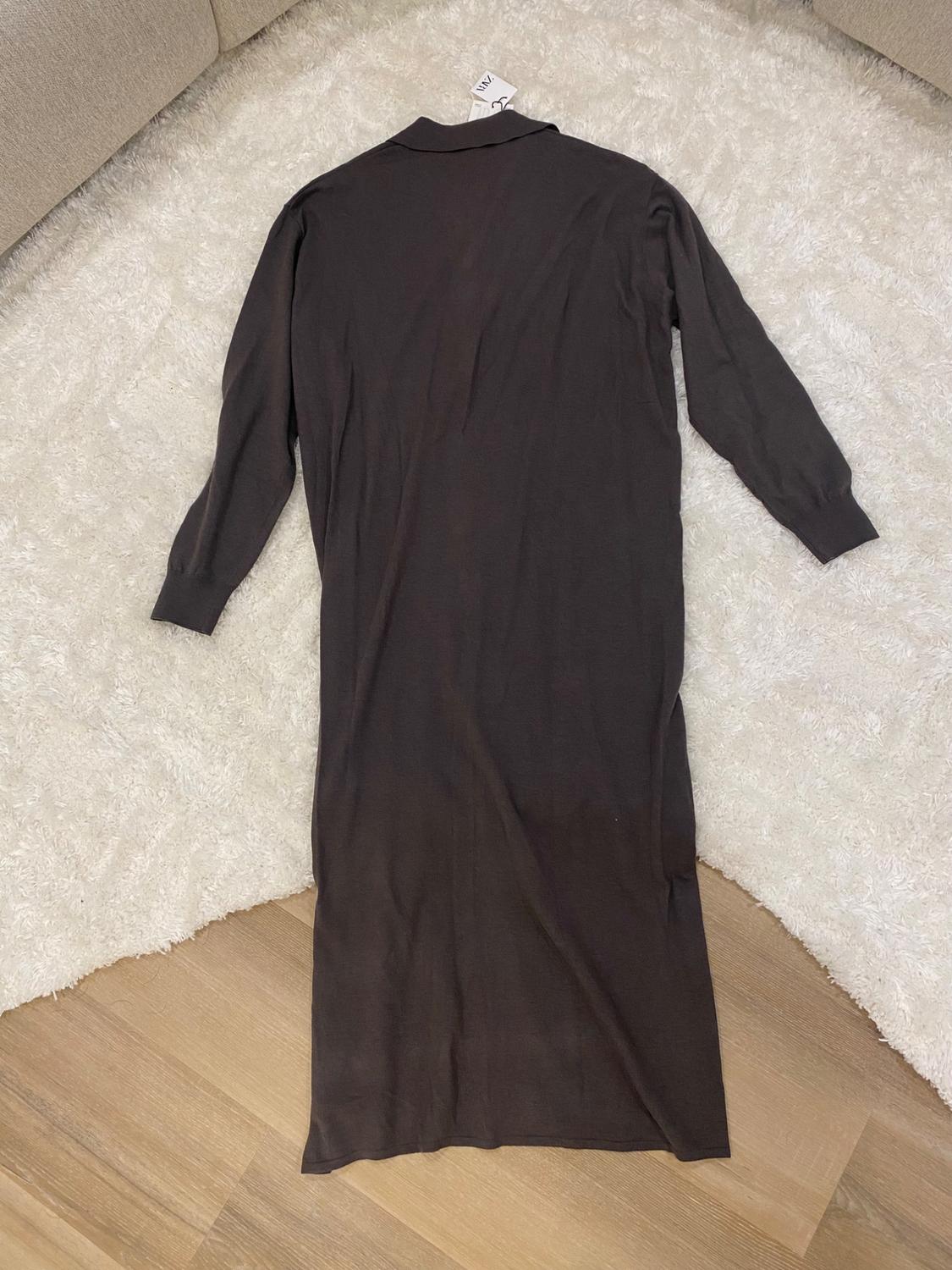 KNIT DRESS WITH SIDE BUTTONS - Image 3