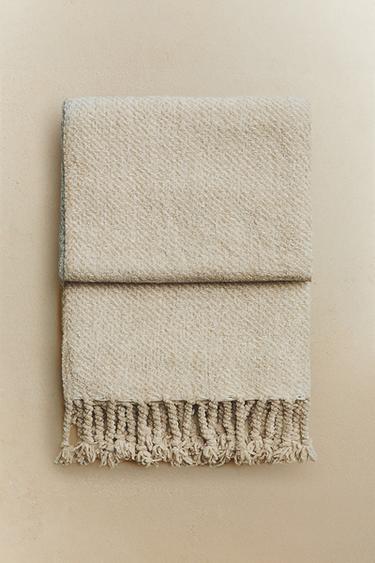 FRINGED DECORATIVE THROW - Cava by Zara