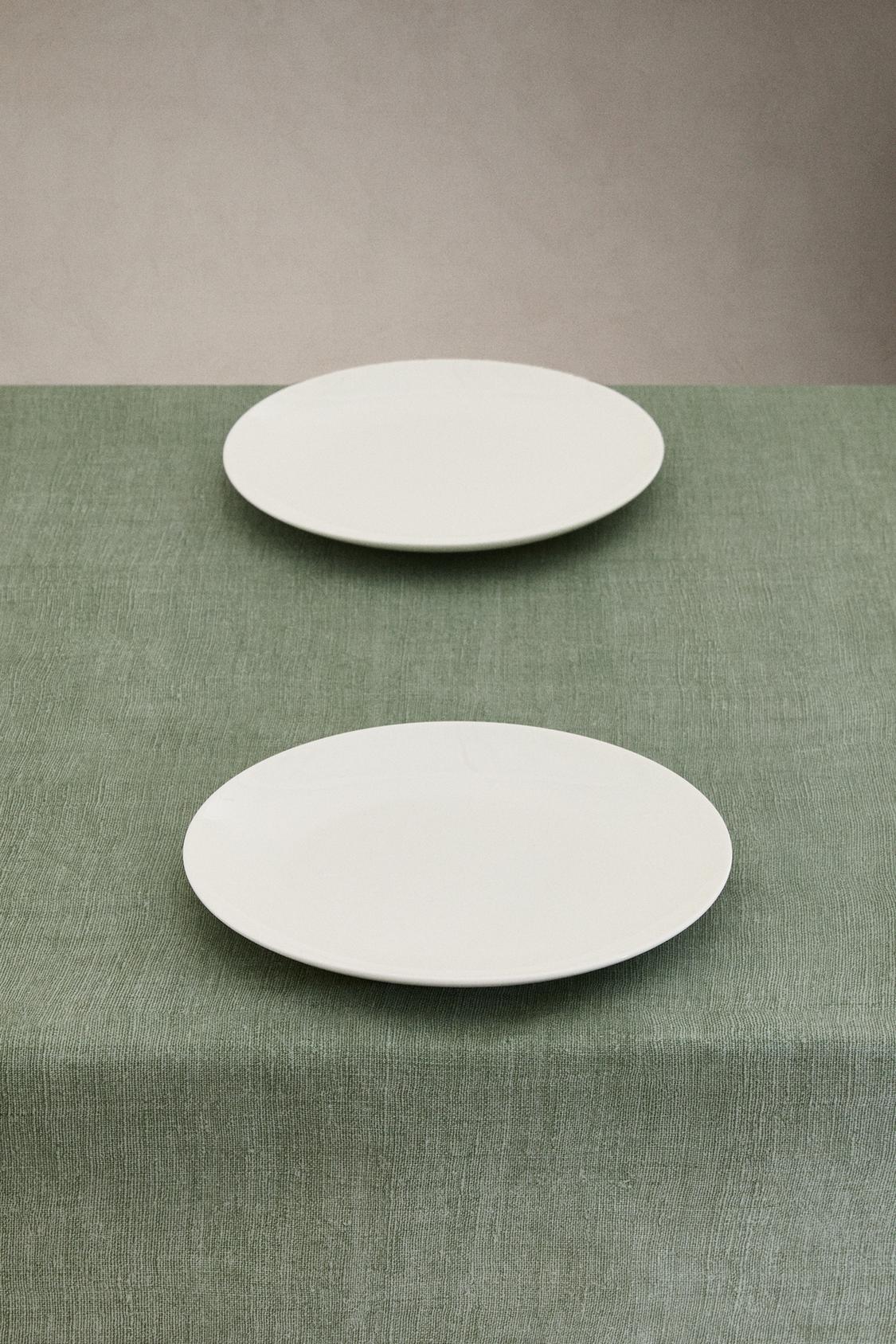 RESIN-COATED COTTON TABLECLOTH WITH OVERLOCK STITCHING