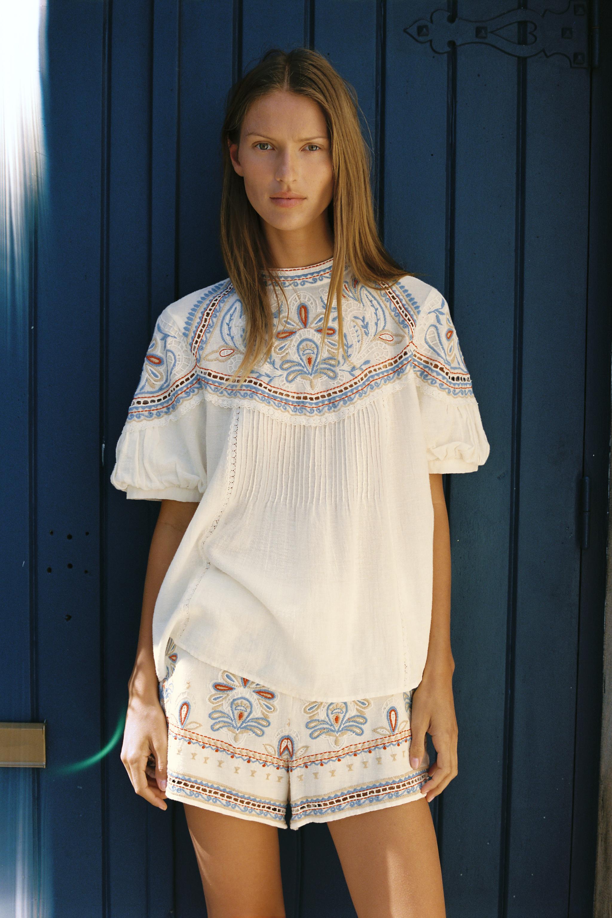 EMBROIDERED SHORT SLEEVE BLOUSE