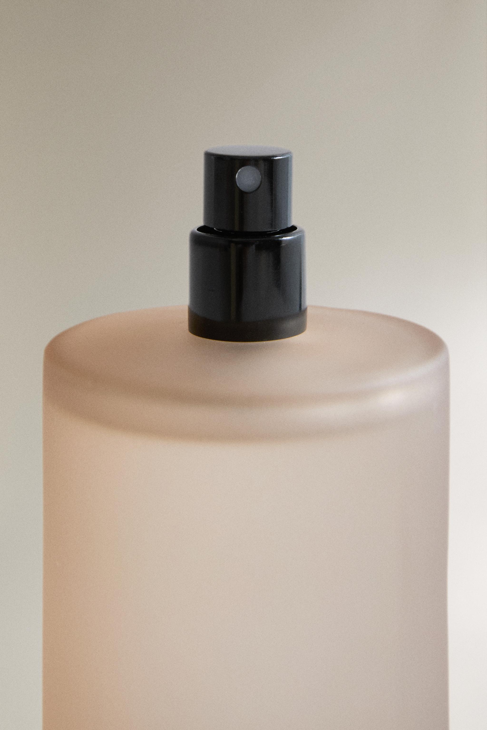 (100 ML) ORCHIDÉE LUMIÈRE FABRIC FRESHENER SPRAY — Purple