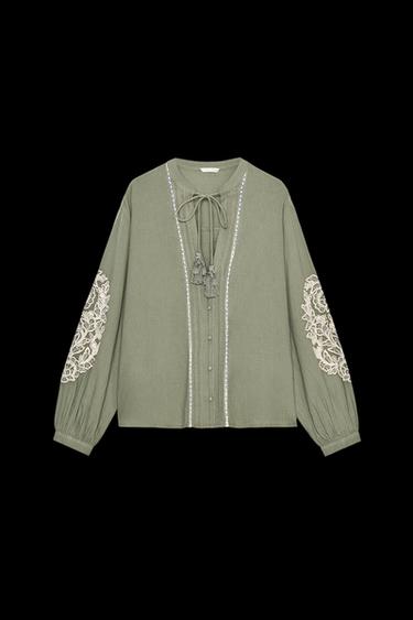 BLUSA BORDADOS CONTRASTE - Khaki claro de Zara