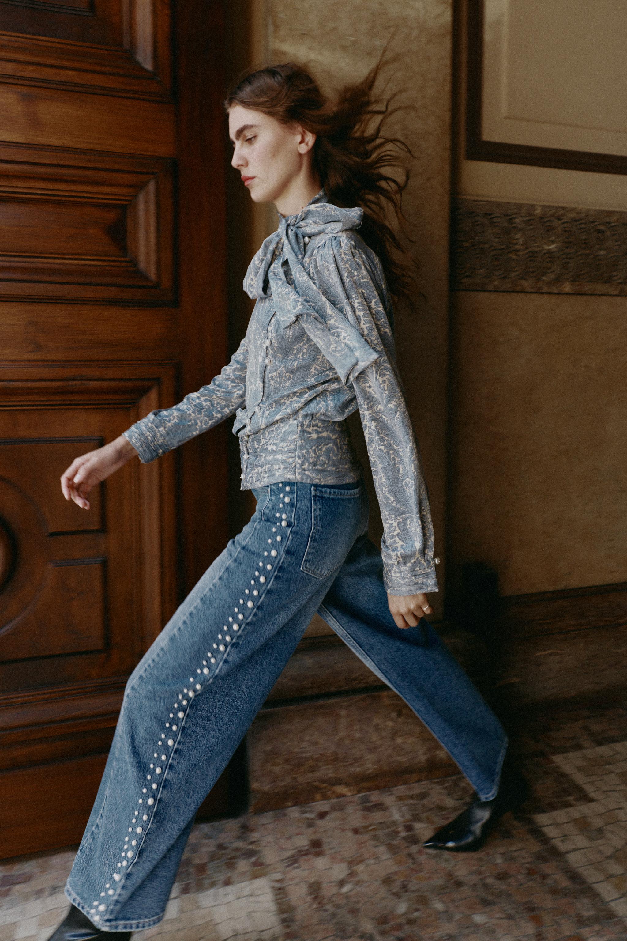 Z1975 HIGH-RISE BARREL JEANS WITH PEARLS