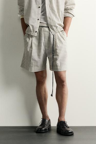 CHECKED PLEATED RELAXED FIT BERMUDA SHORTS - Black / White by Zara