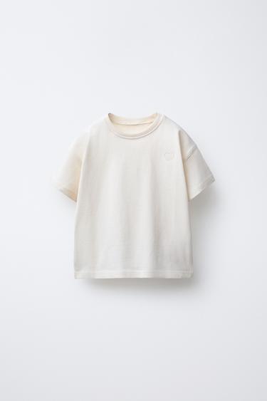 CAMISETA BÁSICA CORAZÓN BORDADO - Crudo de Zara