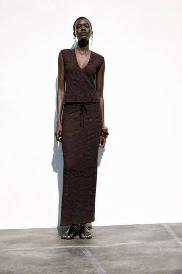 TEXTURED V-NECK TOP - Chocolate by Zara