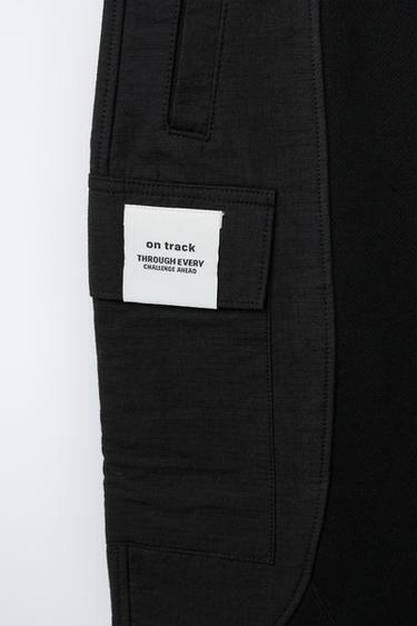PANTALON EN MATIÈRES VARIÉES AVEC ÉTIQUETTE - Noir de Zara