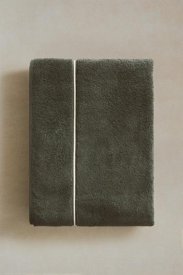 TOALLA BAÑO FESTÓN BORDADO - Verde oscuro de Zara