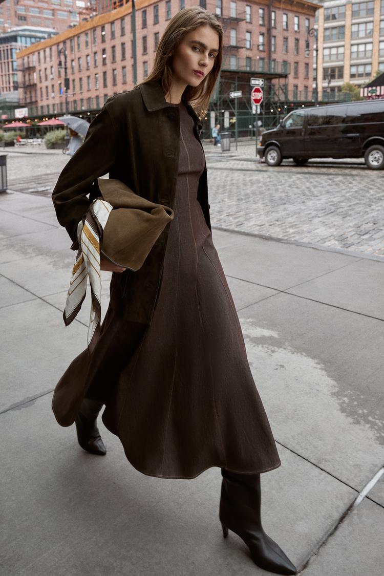 VESTIDO MIDI PESPUNTES CONTRASTE Marrón ZARA España