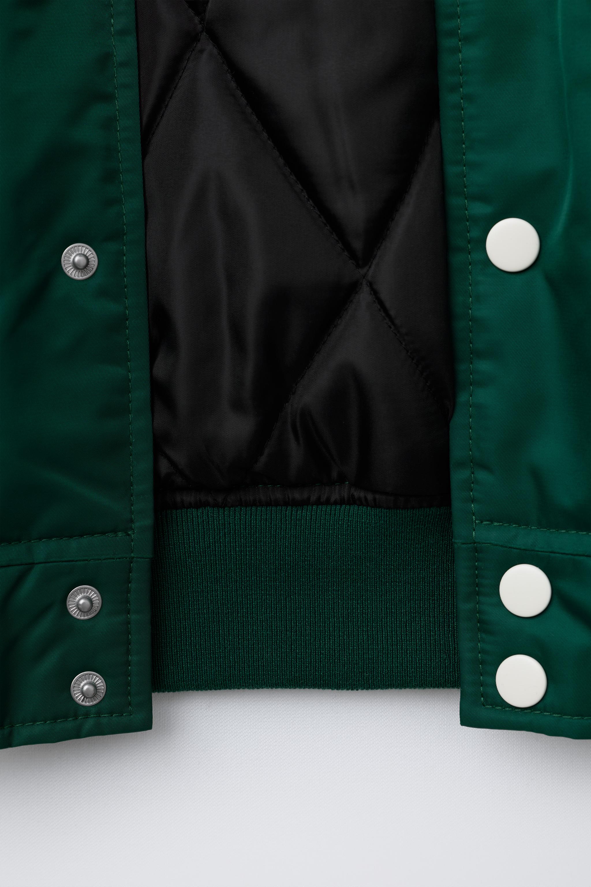 BLOUSON BOMBER EN NYLON AVEC INSCRIPTION ET CAPUCHE AMOVIBLE