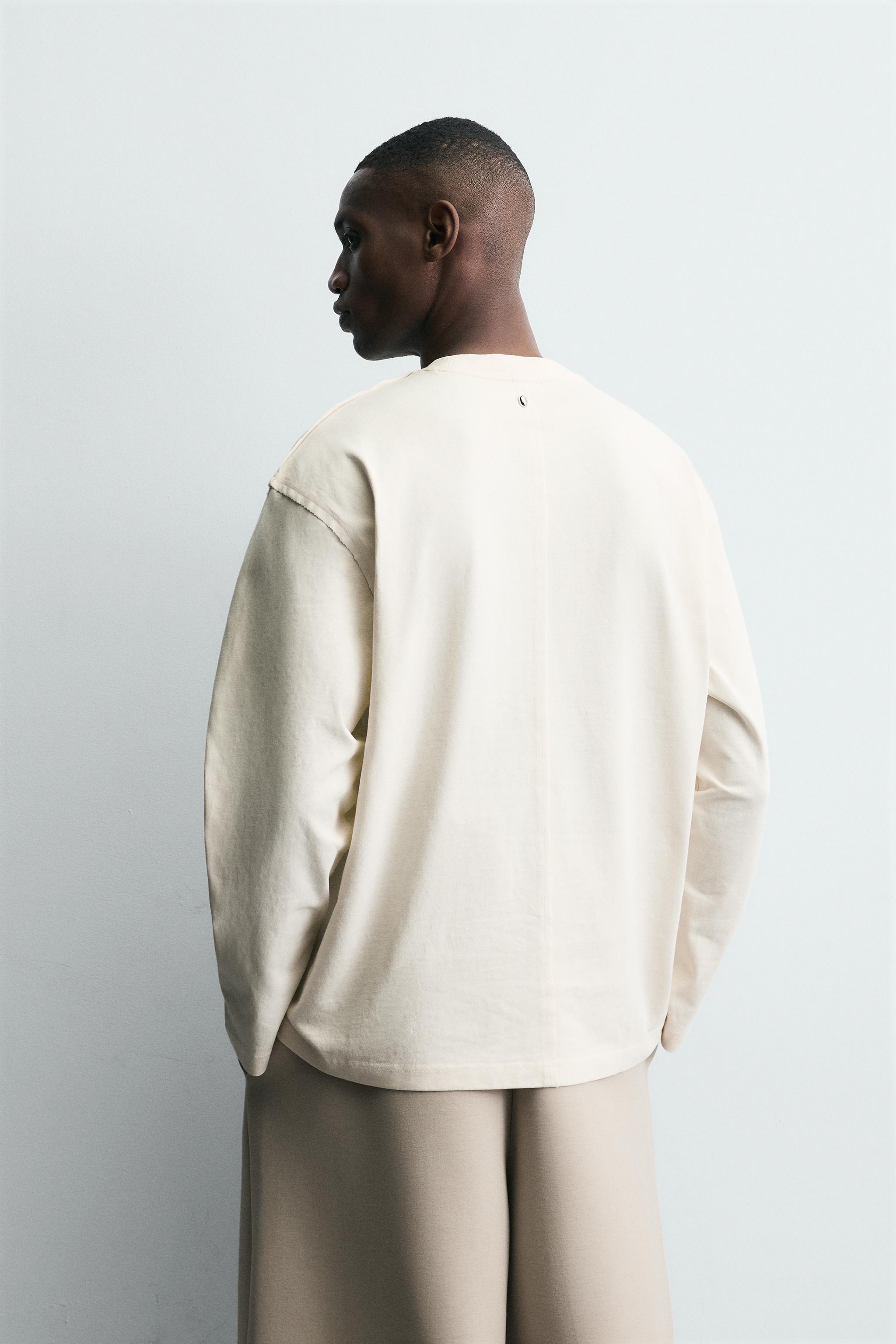 T-SHIRT LOURD À MANCHES LONGUES ET CLOUS