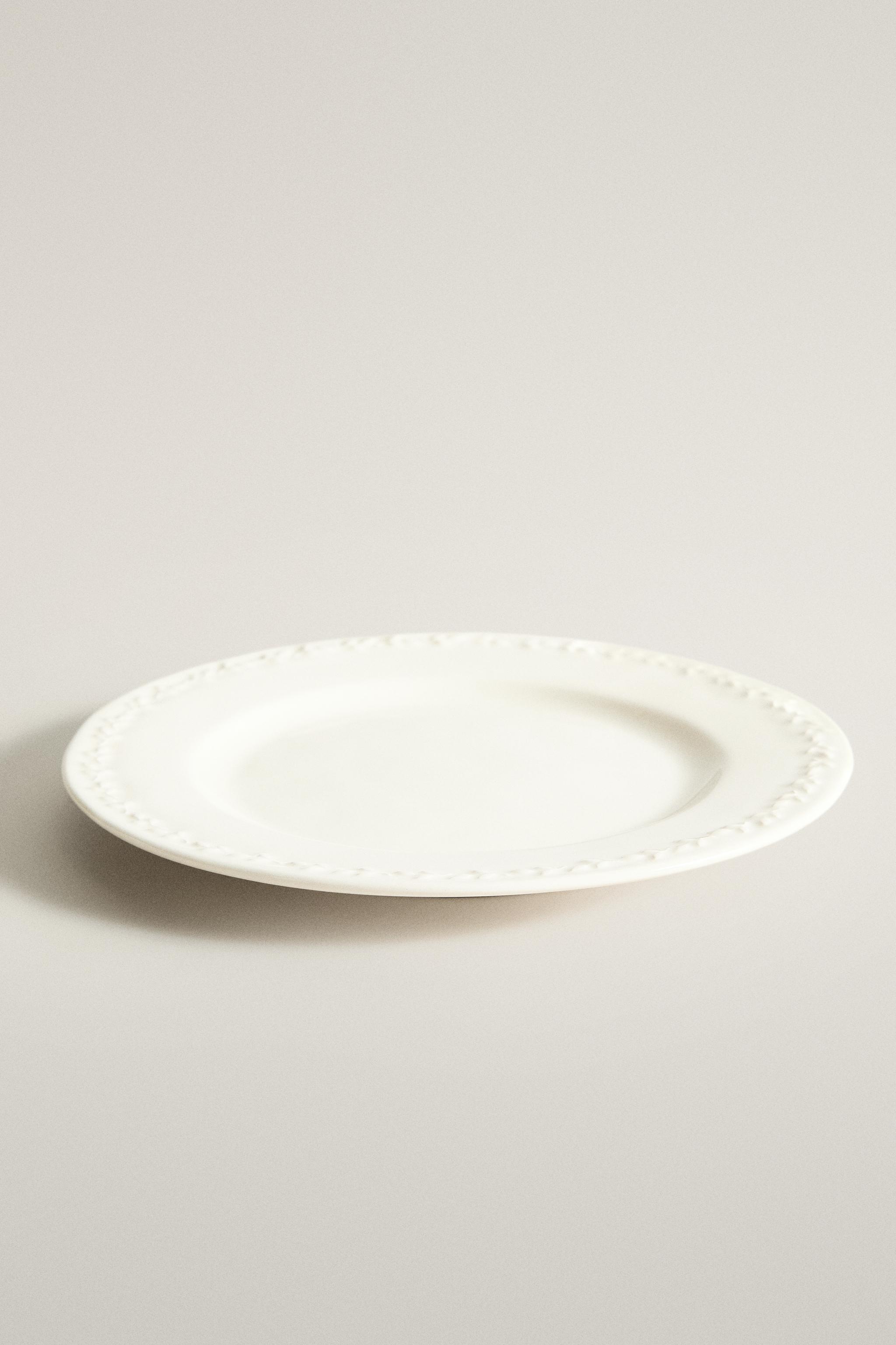 ASSIETTE À DESSERT EN FAÏENCE BORDE RELIEF