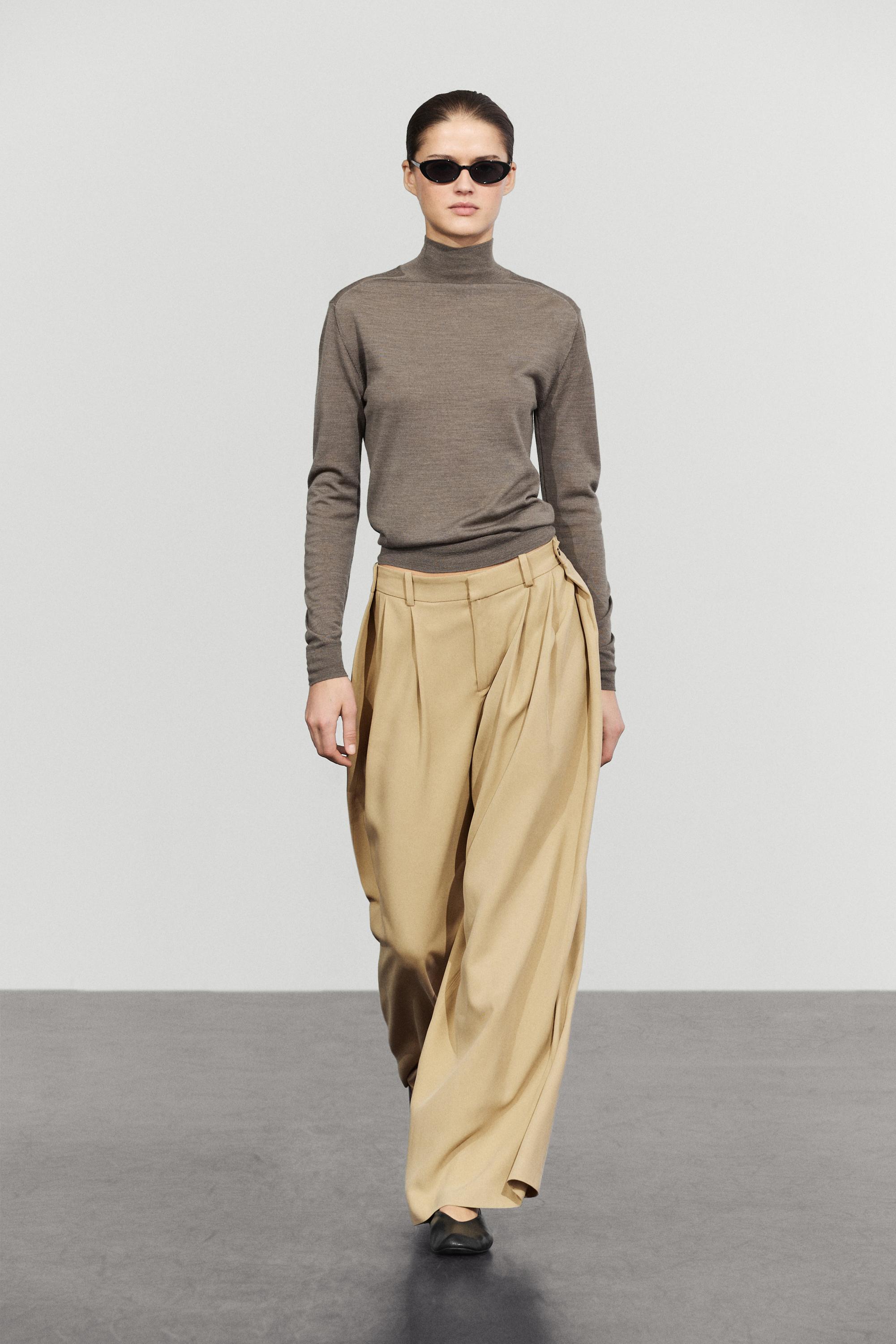 Pantalon fluide plissé à boutons