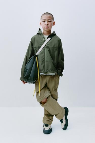 CAZADORA LIGERA CAPUCHA WATER REPELLENT - Verde de Zara
